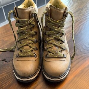 Women’s Olive Green boots